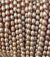 Sötvattenspärlor 4x5 mm beige/guld, 1 sträng