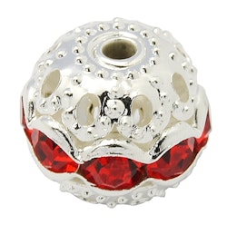 Silverfärgad metallpärla filigran med röd strass 10 mm, 1 st