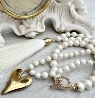 Snäckskalspärlor creme 4 mm, 1 sträng