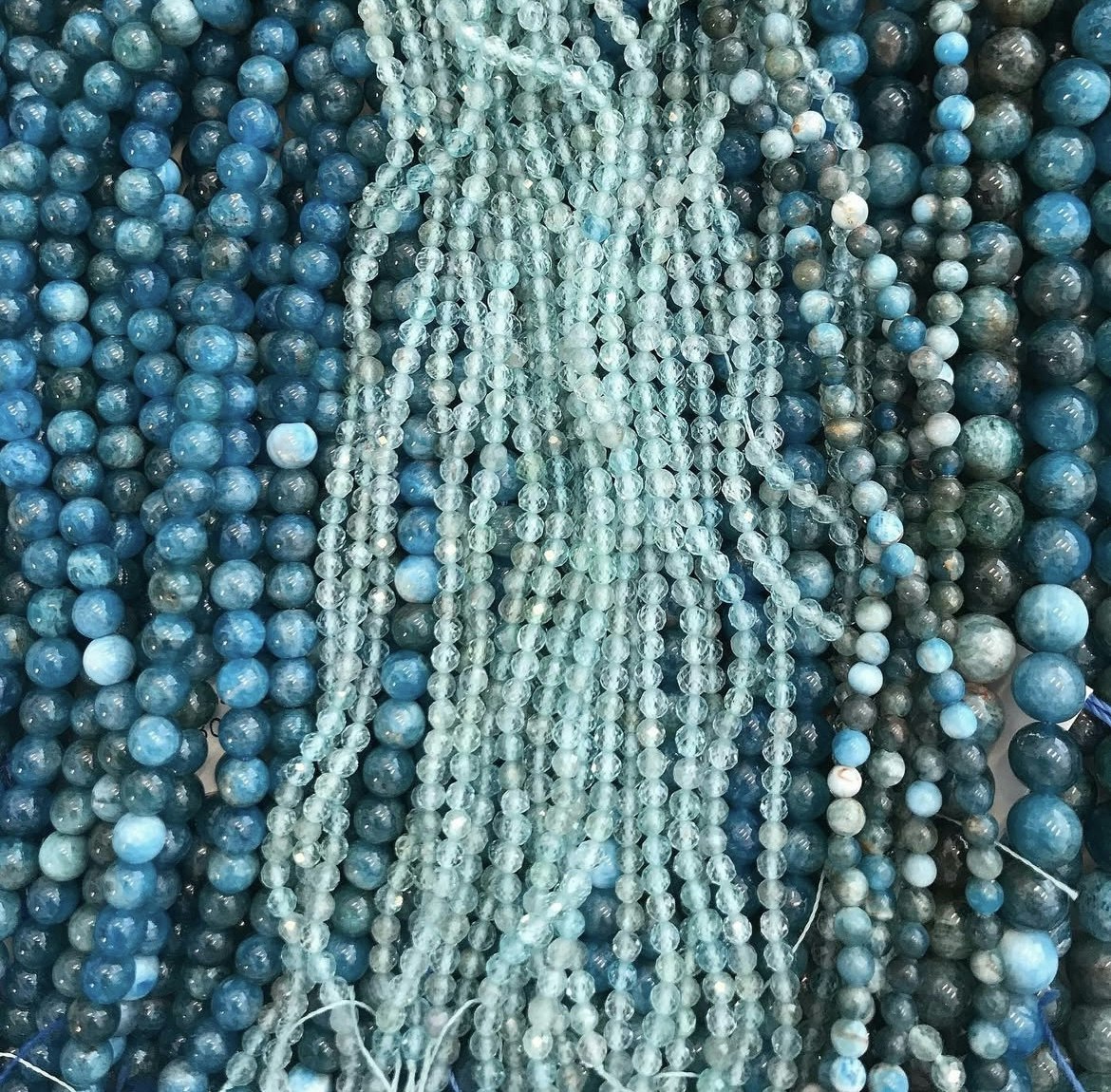 Facetterad apatit 4 mm, 1 sträng