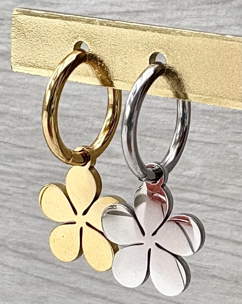 Guldfärgat rostfritt stål berlock slät blomma med PVD plätering, 1 st