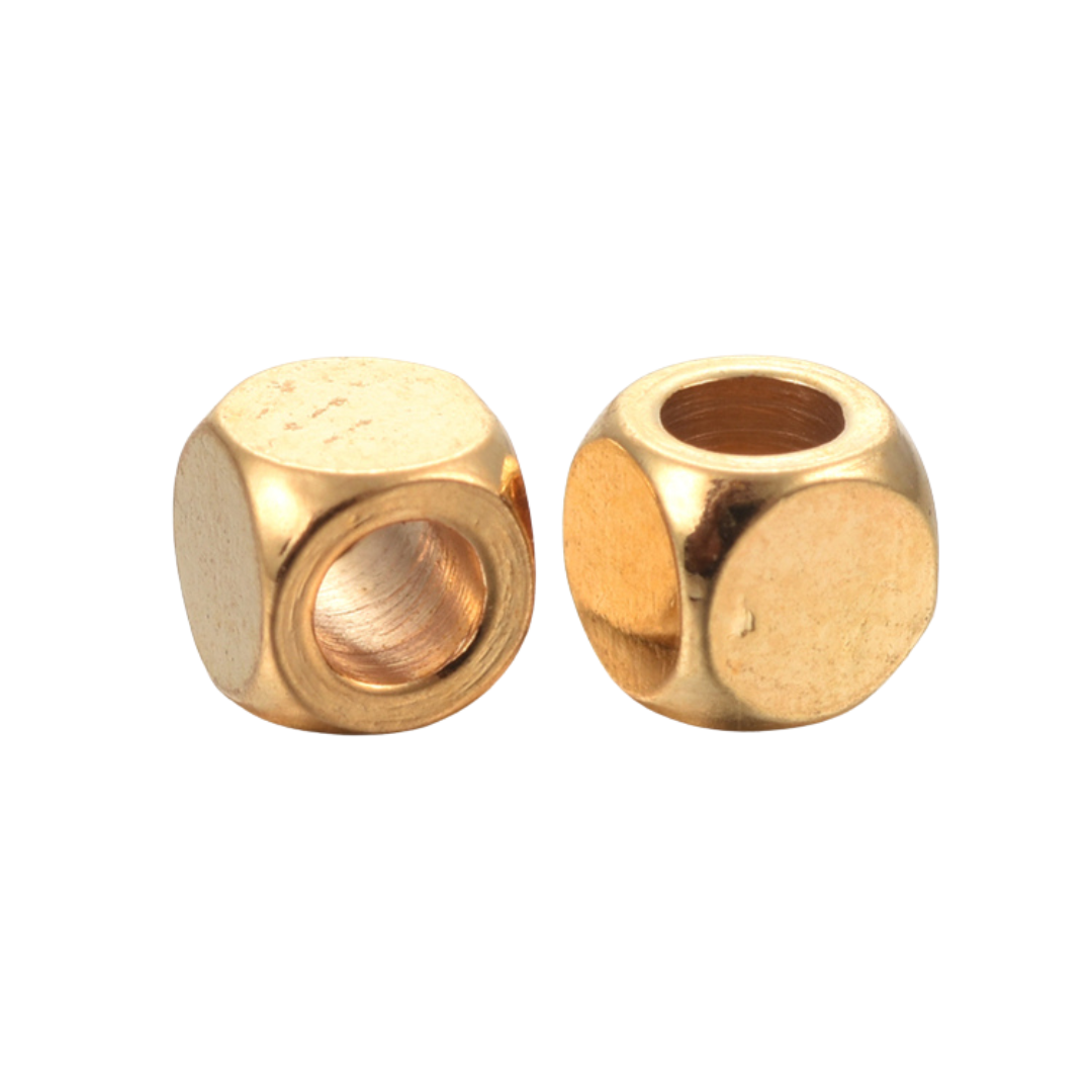 Guldfärgat rostfritt stål kuber 4x4 mm med PVD plätering, ca 50 st