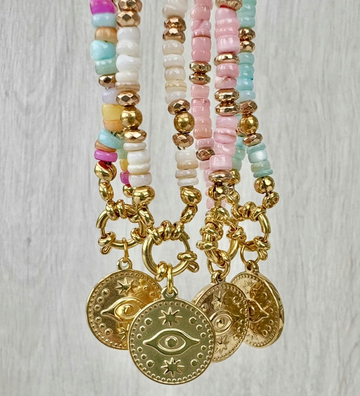 Snäckskalsrondeller 4x2 mm rosa, 1 sträng