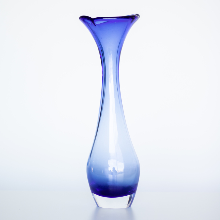 Blå timeglassformet vase