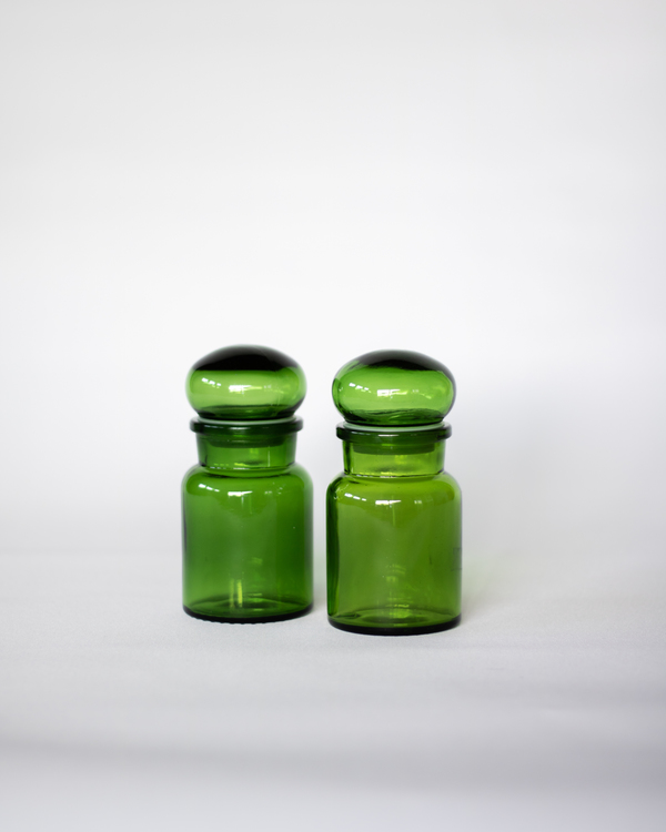 Grønt apotekerglass med lokk