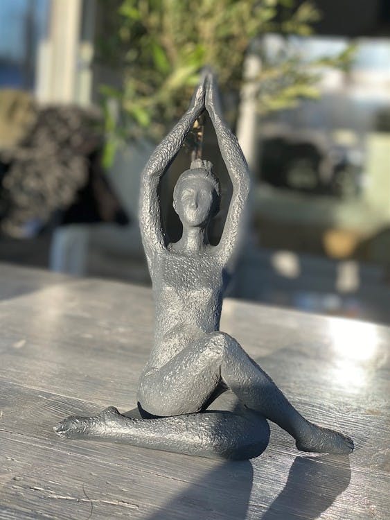 Skulptur Yoga Tuwa svart
