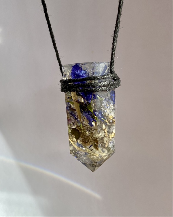 Bon's Botanicals - Kristallformat halsband med torkade blommor