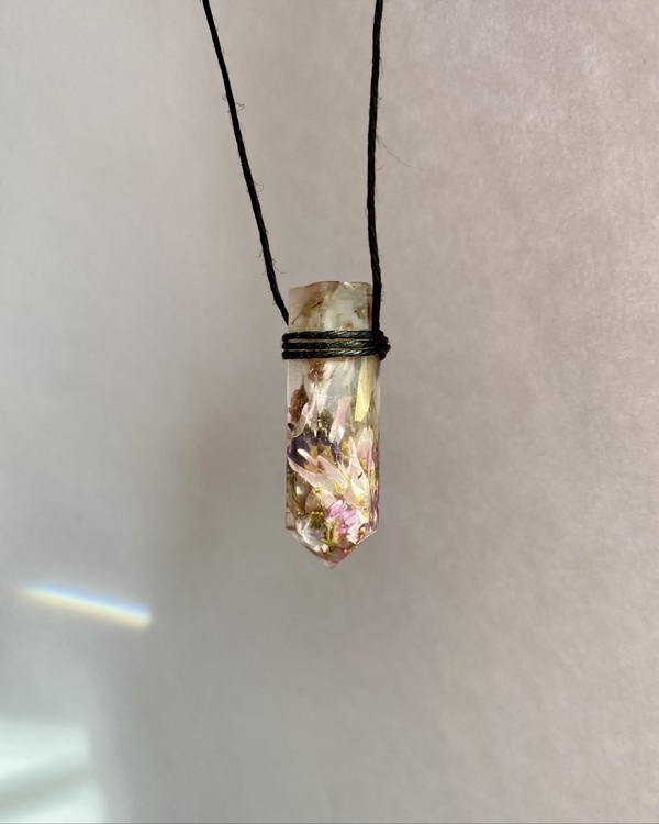 Bon's Botanicals - Kristallformat halsband med torkade blommor