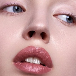 Mádara - Velvet Wear Matte Cream Lipstick - Cool Nude