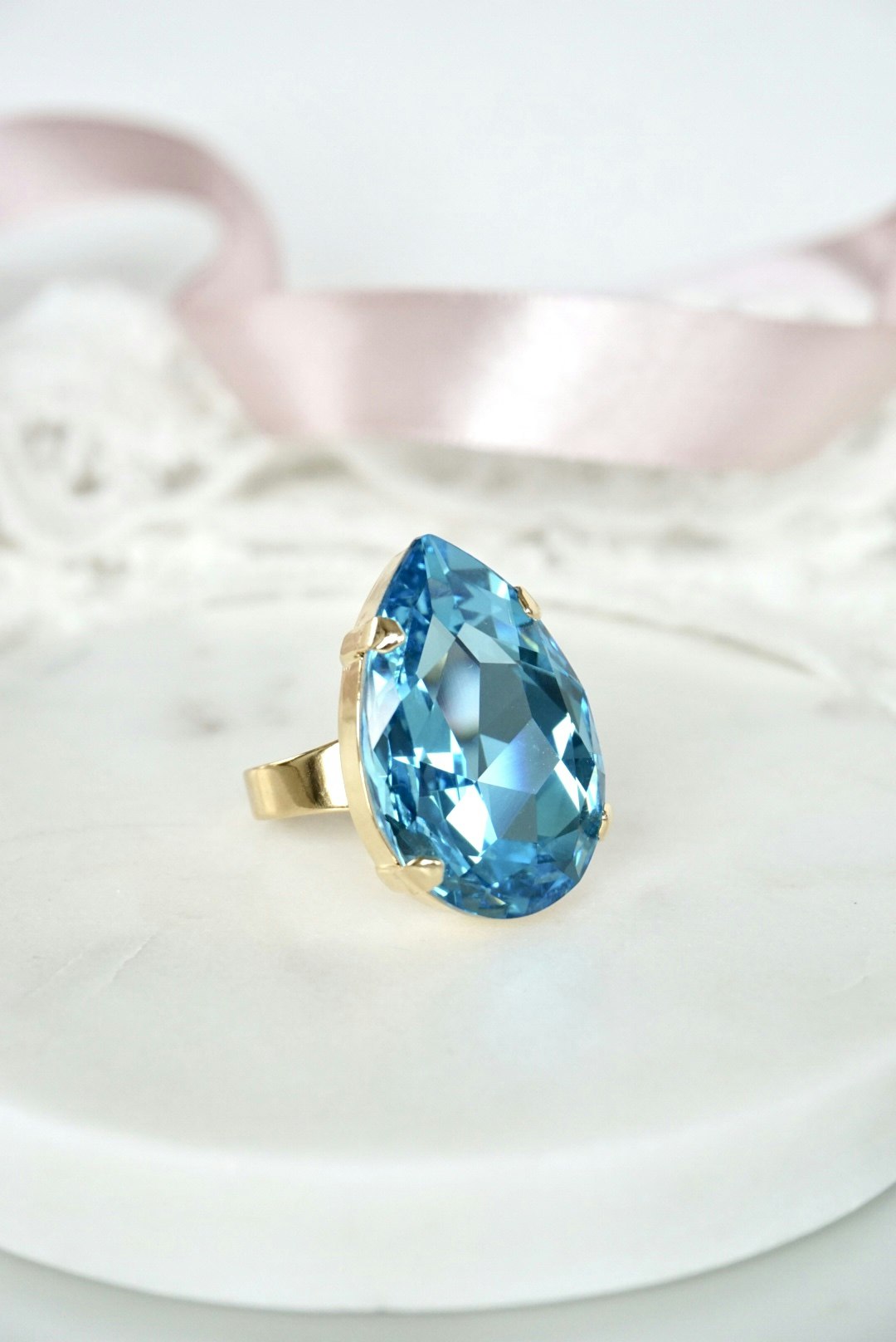 Daphne ring, mange farger, gull eller rhodium