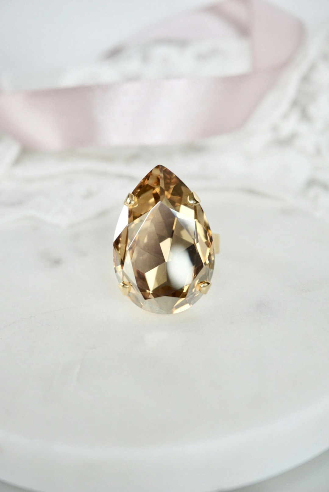 Daphne ring, mange farger, gull eller rhodium
