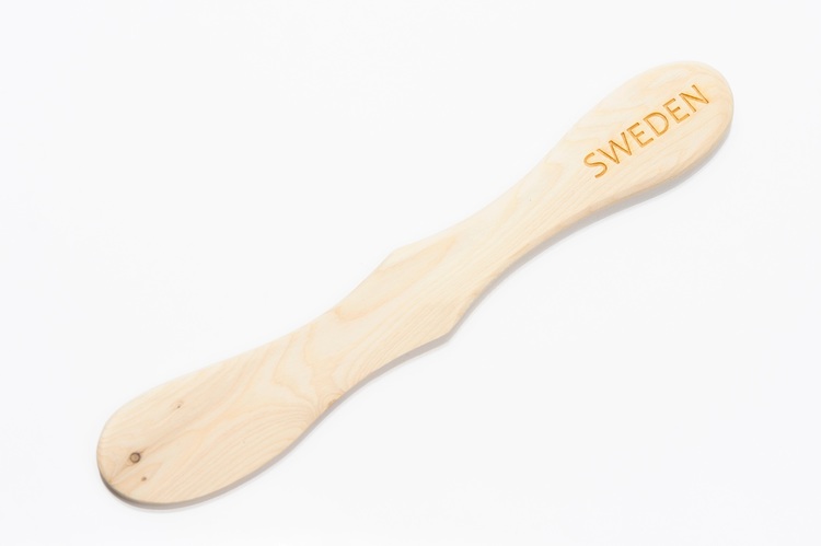 Butter knife made of juniper wood, text: Sweden, Laser engraved