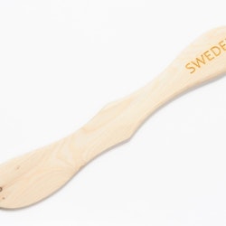 Butter knife made of juniper wood, text: Sweden, Laser engraved