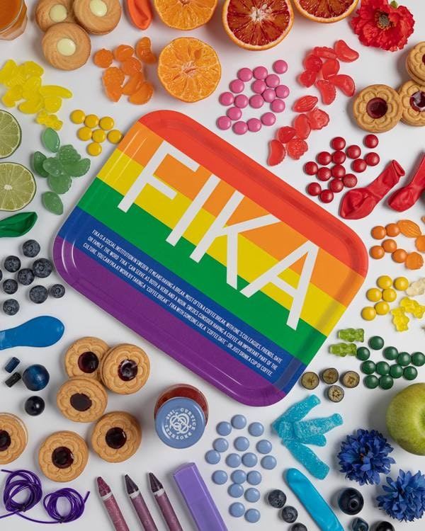 Bricka Fika, regnbågen / Pride