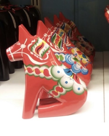 Original Sitting Dala horse, 2 variants