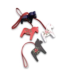 Christmas tree pendant Dala horse with lingonberry motif, red