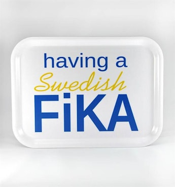 Bricka Swedish FIKA vit / gul / blå