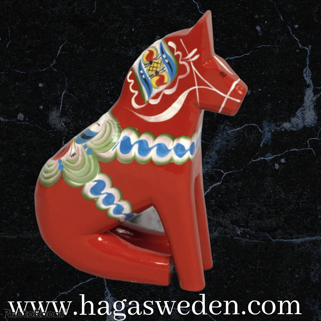 Original Sitting Dala horse, 2 variants