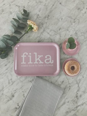 Bricka make time FIKA rosa / vit