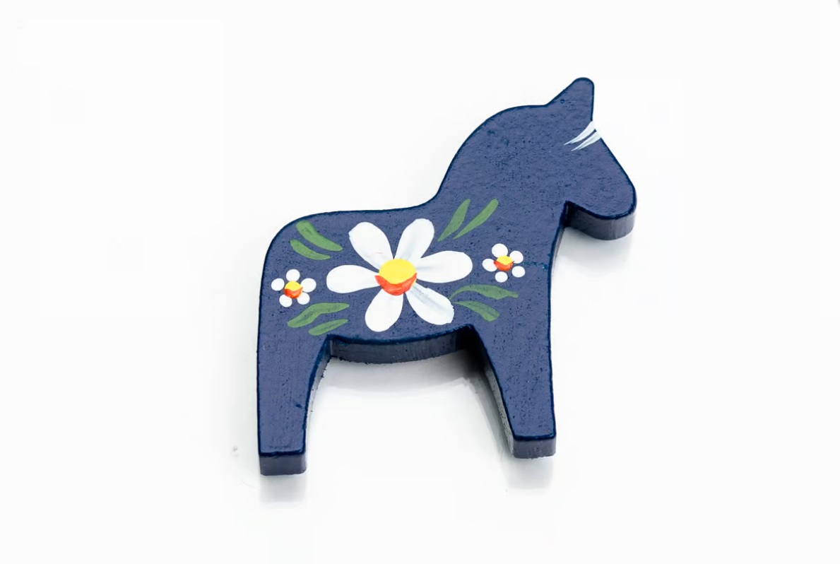 Handmålade magnet dalahäst, blå blom