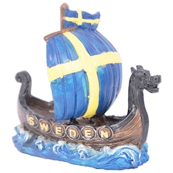 Vikingaskepp med Sverige flagga