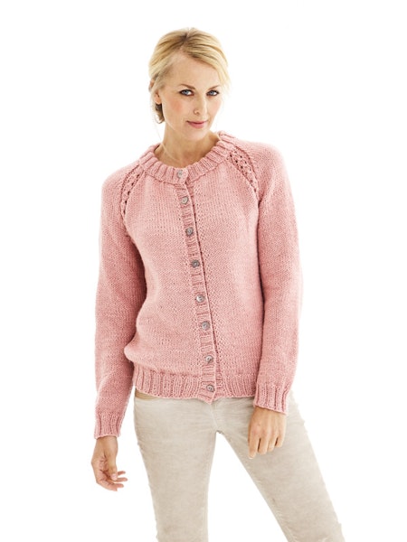 1496  Cardigan med raglan och hålmönster
