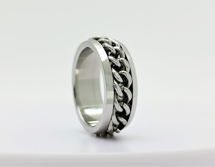 Chic chain Stainless Steel Ring bild 1 är en vacker maskulin herr ring, passar perfekt som present.