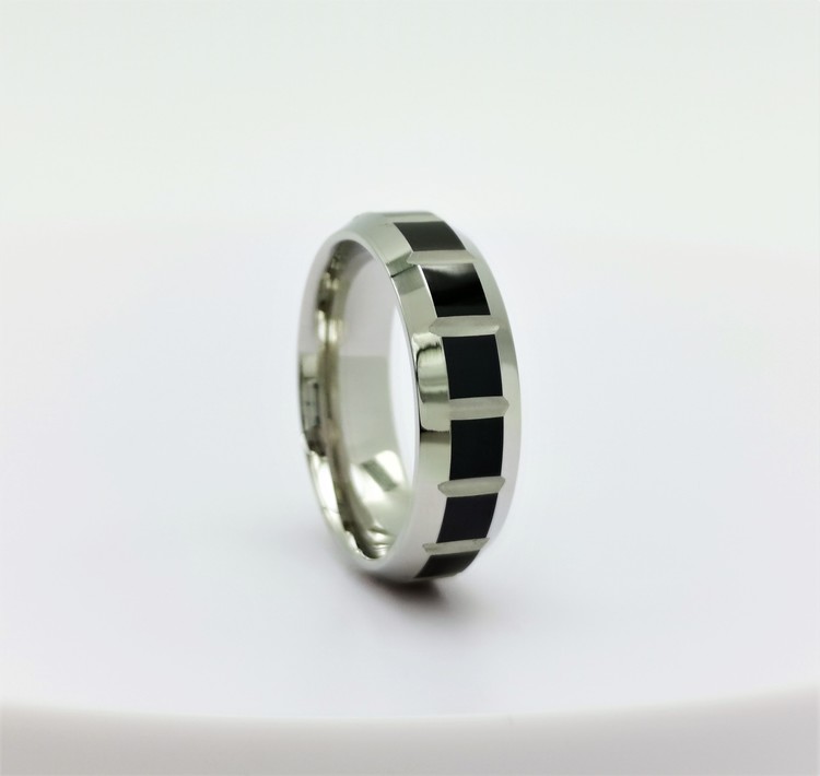 Mystery Stainless Steel Ring bild 1 är en vacker maskulin herr ring, passar perfekt som present samt som förlovningsring
