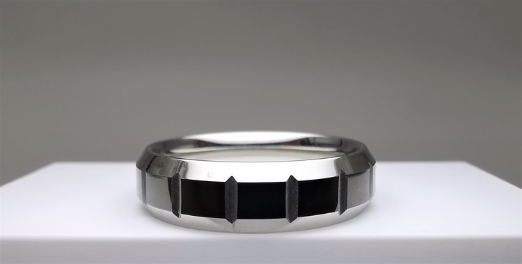 Mystery Stainless Steel Ring bild 2 är en vacker maskulin herr ring, passar perfekt som present samt som förlovningsring