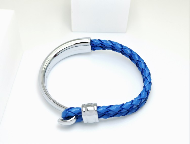 Concept blue leather metall Armband bild 2 är en otroligt charmig och snygg herr armband. Perfekt unik present