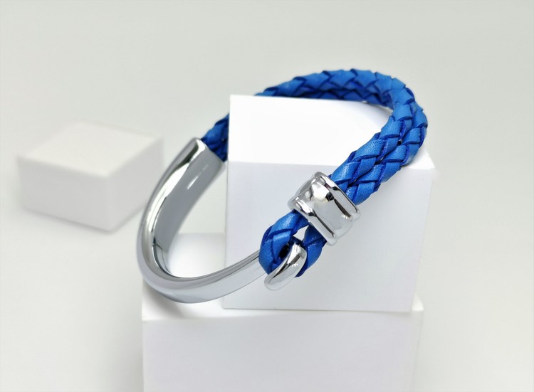 Concept blue leather metall Armband bild 3 är en otroligt charmig och snygg herr armband. Perfekt unik present