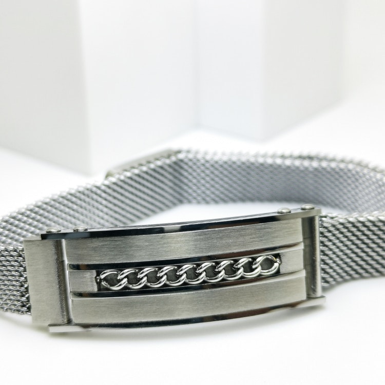 Confident Grey Metal Armband bild 3 är ett herr armband med vackra detaljer och hög kvalité