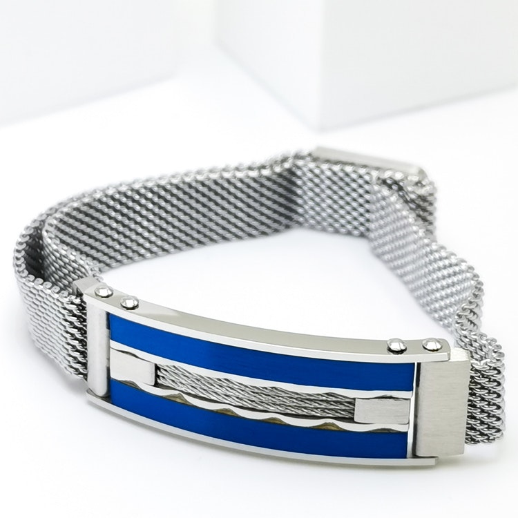 Confident Blue Metal Armband  Bild 2 är en otroligt snygg och elegant herr armband. Hög kvalité Stainless Steel 316 L. Perfekt smycke för present