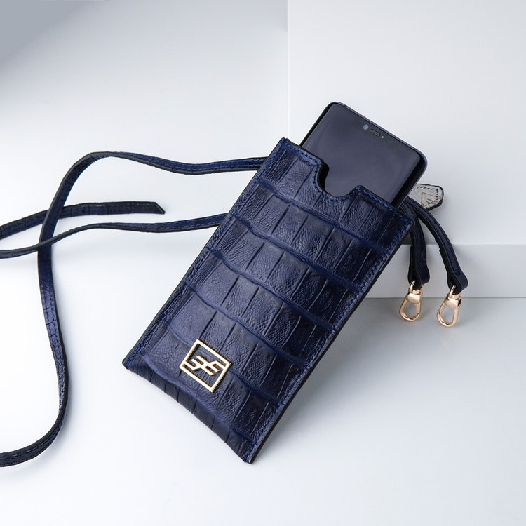 Bild 1 Genuine Leather Phone pouch mobilfodral och lyxig phone case Croco blue night  pattern