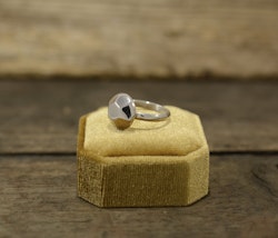 Silverring med fasetter
