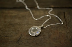 REflute - silverhalsband med lila & blå stenar