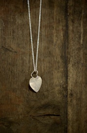Heart to heart, ett hängsmycke i silver