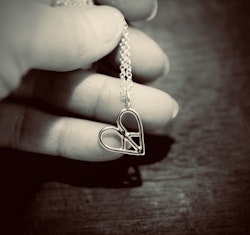 Make love - not war, silverhalsband