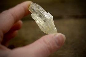 Gul kristall, naturlig