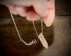Gul aventurin på silverhalsband