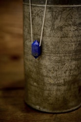 Lapis lazuli, dubbelspets på silverkedja
