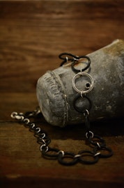 Silverhalsband, gummi & svart cubik zirkon