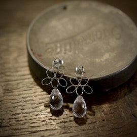 Fleur, silverörhängen med bergkristall