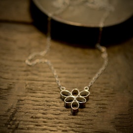 Fleur, silver halsband