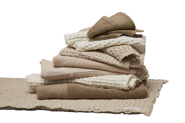 Våfflad handduk i gots certifierad organic cotton från the organic company.