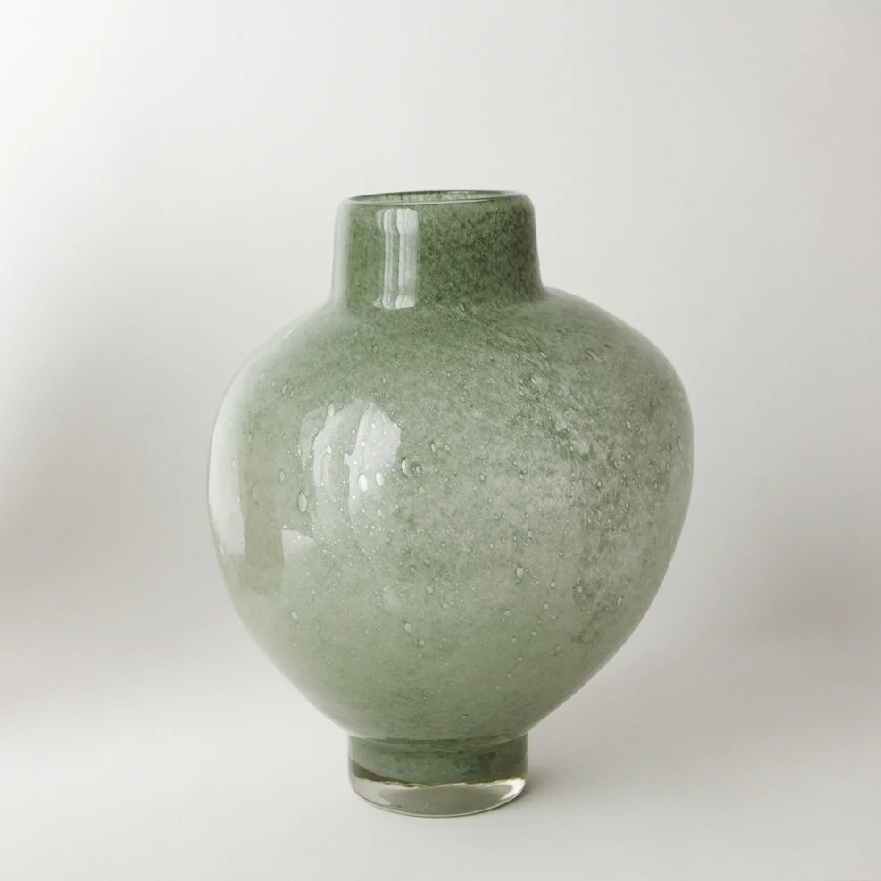 Mila vas i grönt glas från Olsson & Jensen