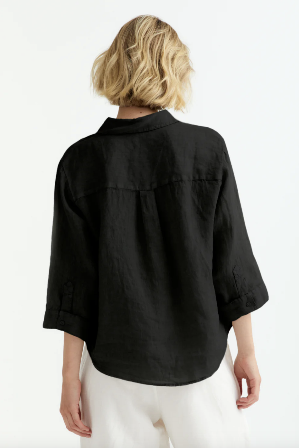 Kort skjorta med trekvartsärm i skön bambulyocell och linne, från Movesgood.