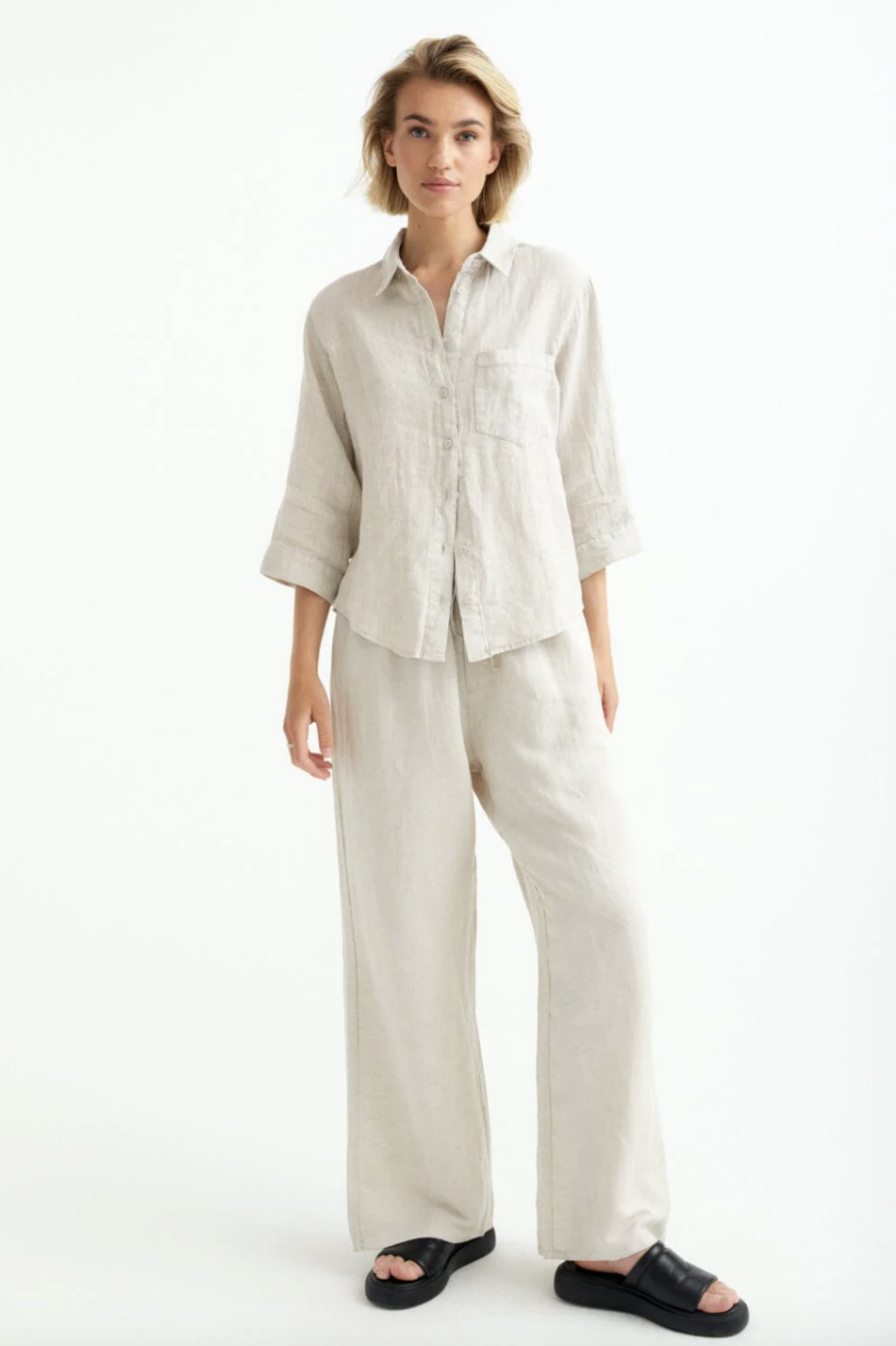 Kort skjorta med trekvartsärm i skön bambulyocell och linne, från Movesgood.