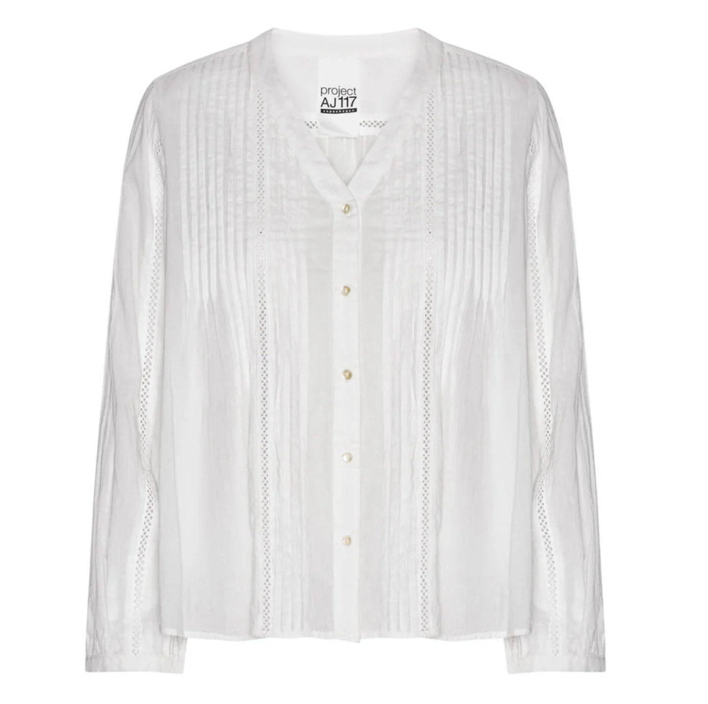 Tunn och luftig blus med vackra spetsdetaljer. 100 % organic cotton, från Project AJ117.