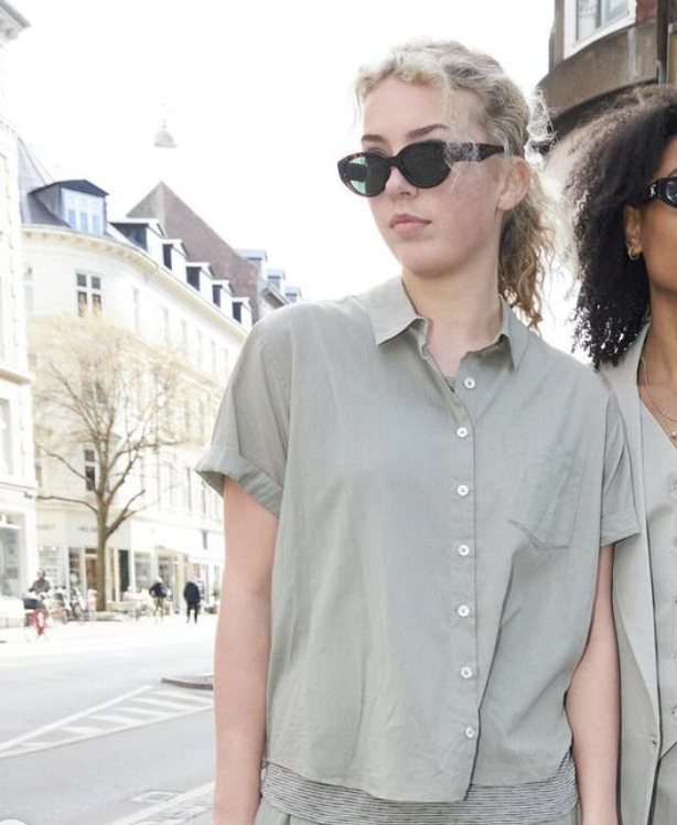Tunn luftig blus med kort ärm i bomullsvoile, organic cotton, från Project AJ117